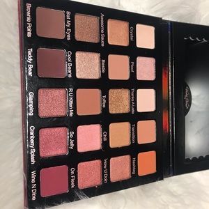 Violet Voss Eyeshadow Palette